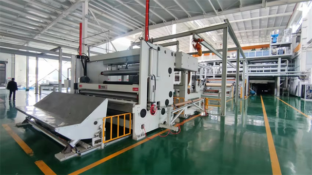 Almacén logístico de ropa de trabajo Mikiny 8