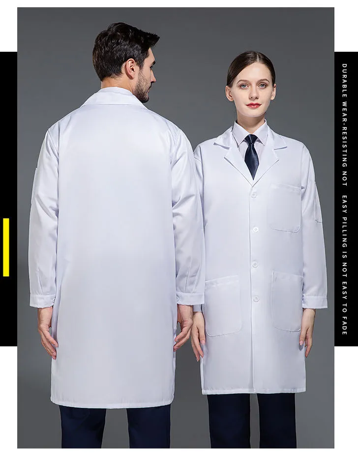 Ajuste ergonómico de uniforme de hospital
