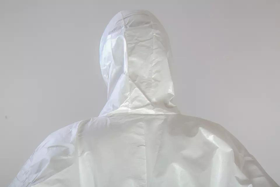Traje desechable de PPE, ropa protectora de cuerpo completo con capucha y tira sellada para protección química