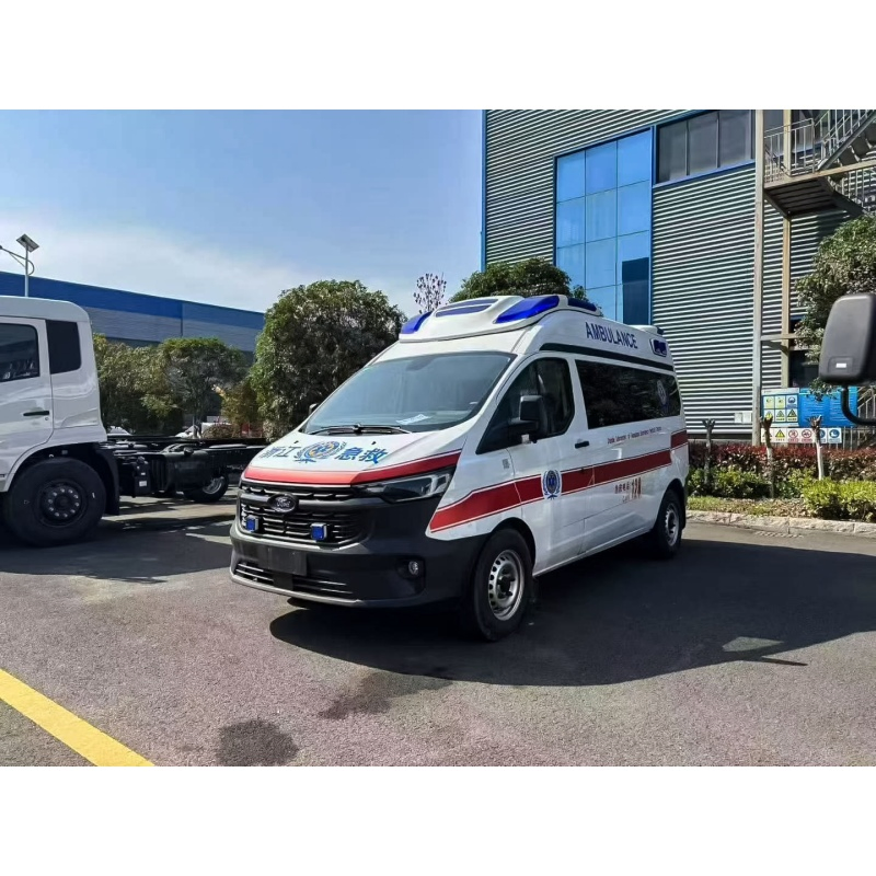 Ambulância nova e confiável baseada em transporte com equipamentos de monitoramento para resgate de emergência e transferência de pacientes entre hospitais em cenários médicos diários
