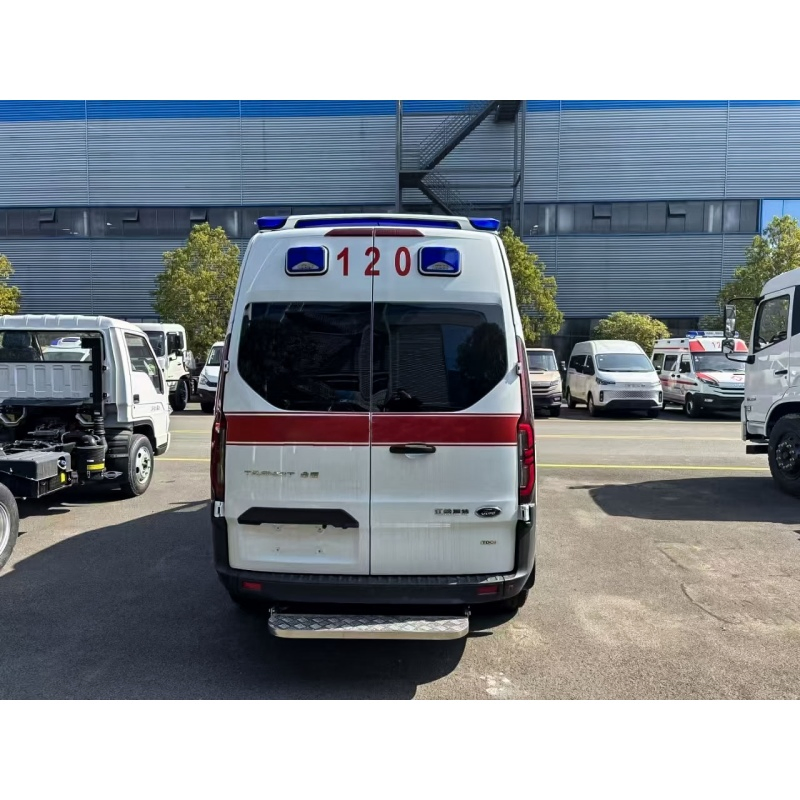 Ambulância nova e confiável baseada em transporte com equipamentos de monitoramento para resgate de emergência e transferência de pacientes entre hospitais em cenários médicos diários