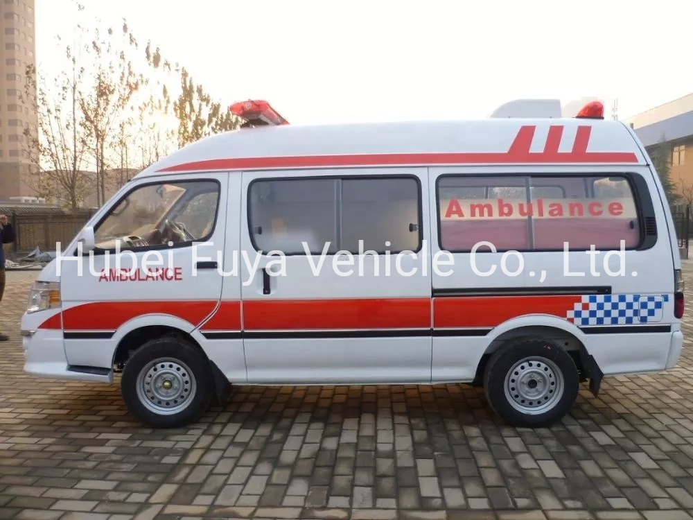 Transporte de Pacientes de Alto Risco em Ambulância com Todo o Equipamento de Monitoramento