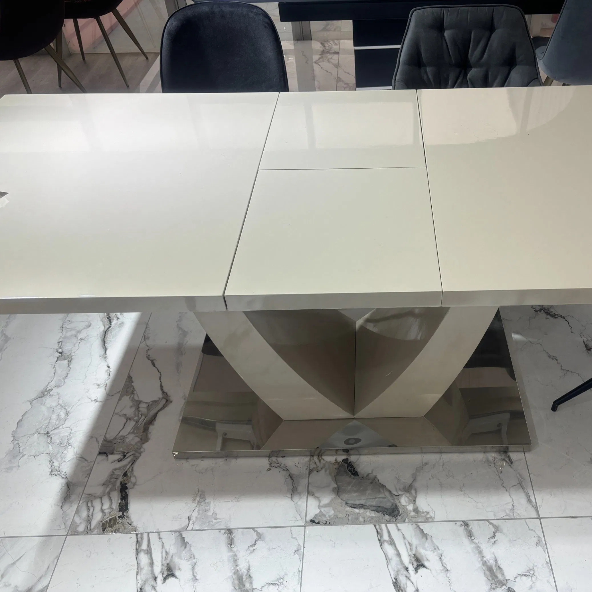 Model Dining Table in Dining Room Furniture Modern Extension High Gloss Luxury MDF Dining Table