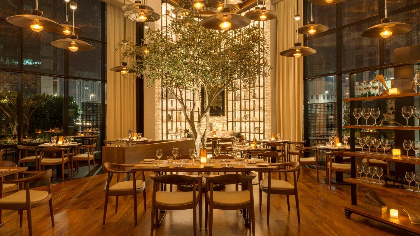 5-star Hotel Restaurant Chair Sets with Armrest and Commercial Furniture Hotel Chairs and Tables for One Stop Solution