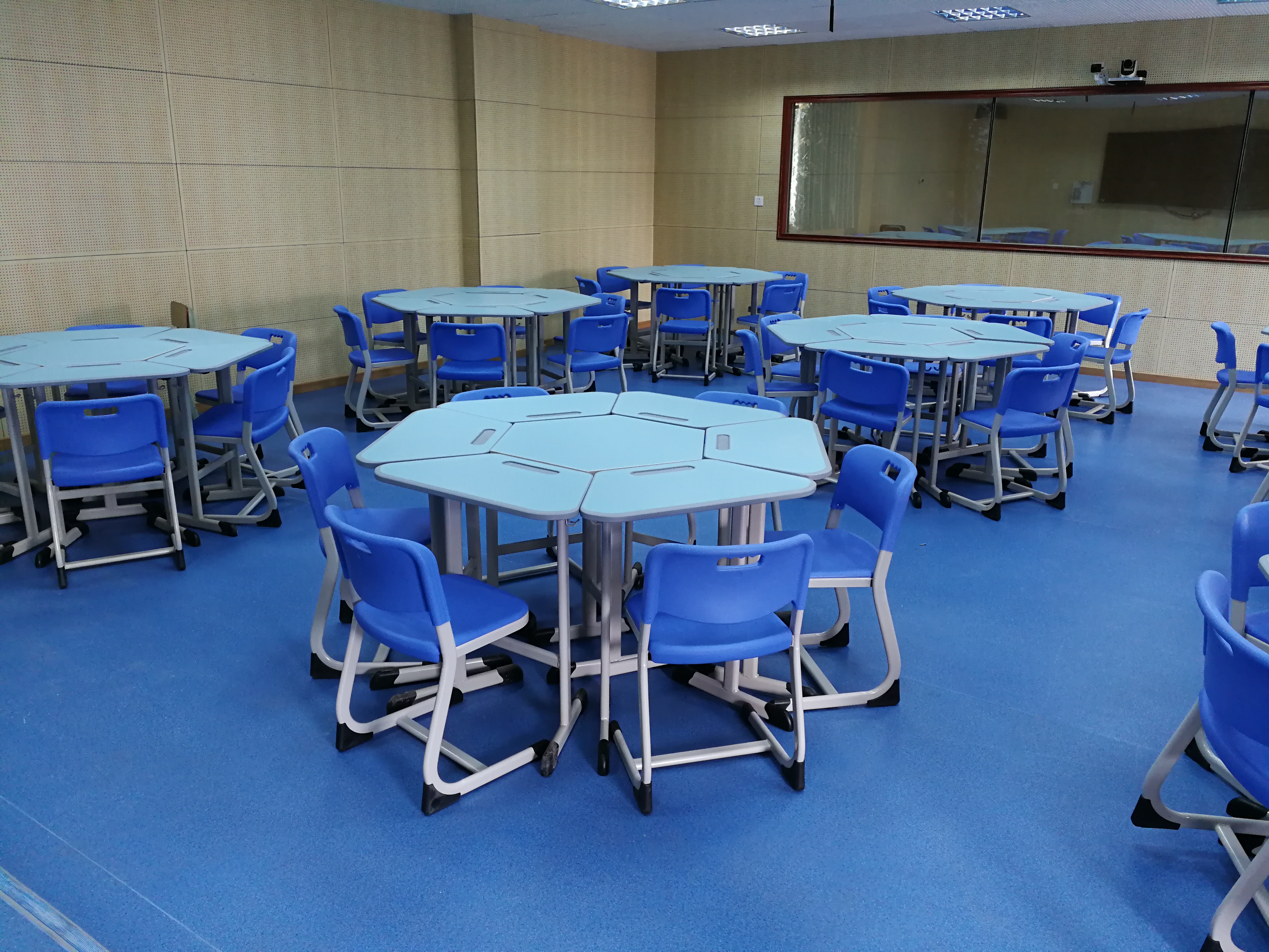Hexagonal Cheap School Furniture Kid's Nursery Fixed Desk and Chair Guangzhou Factory