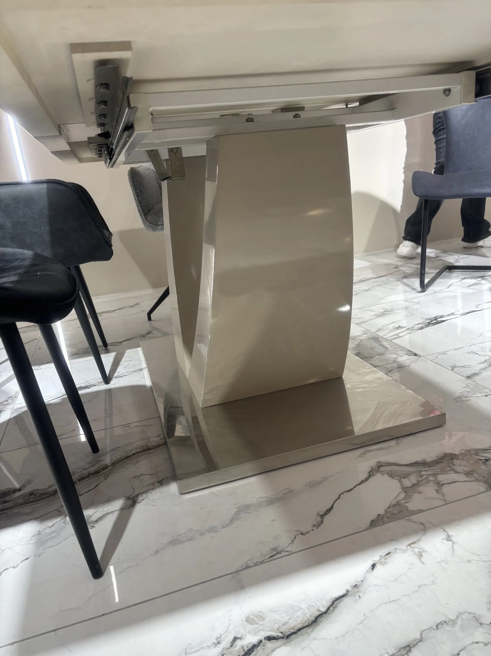 Model Dining Table in Dining Room Furniture Modern Extension High Gloss Luxury MDF Dining Table