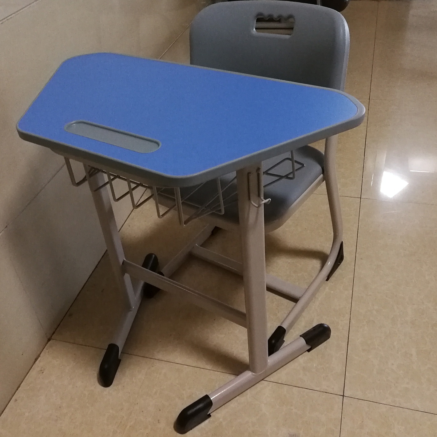 Hexagonal Cheap School Furniture Kid's Nursery Fixed Desk and Chair Guangzhou Factory