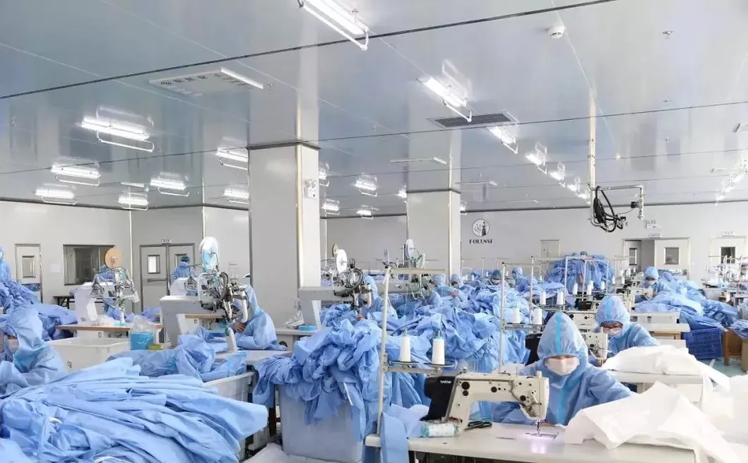 فستان عزل غير منسوج مقاوم للماء disposable باللون الأزرق/ الأصفر/ الأخضر