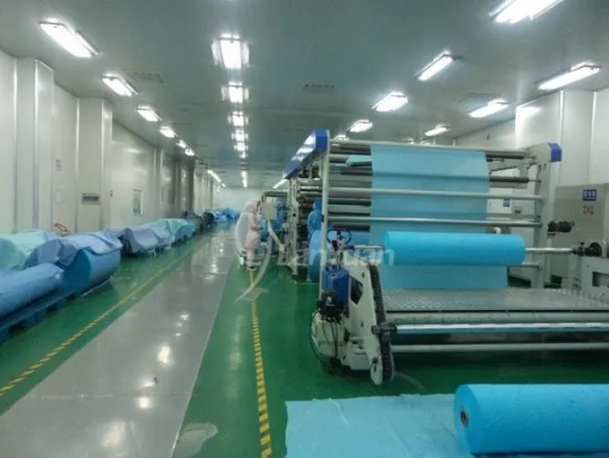 بدلات تنظيف disposable باللون الأخضر الفاتح