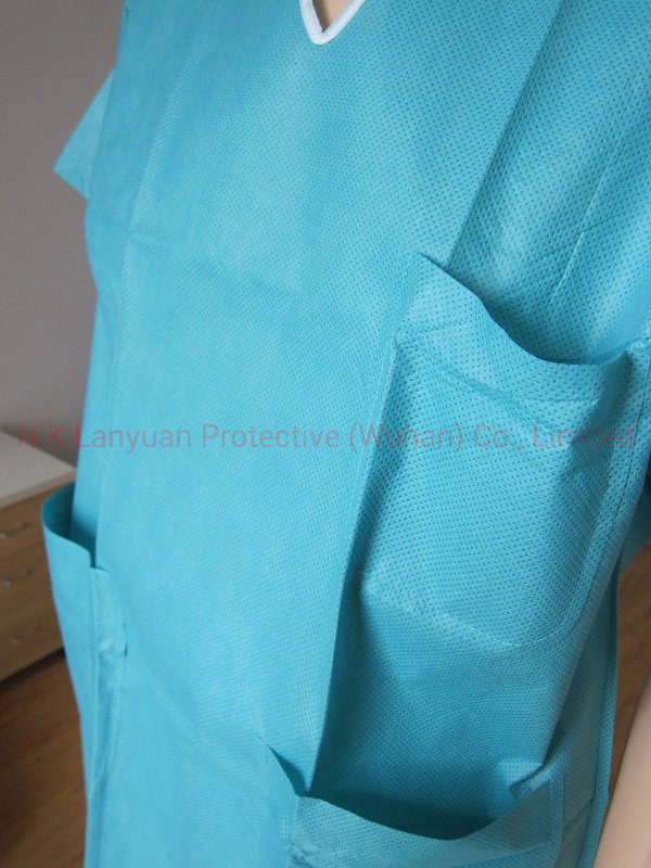 بدلات تنظيف disposable باللون الأخضر الفاتح