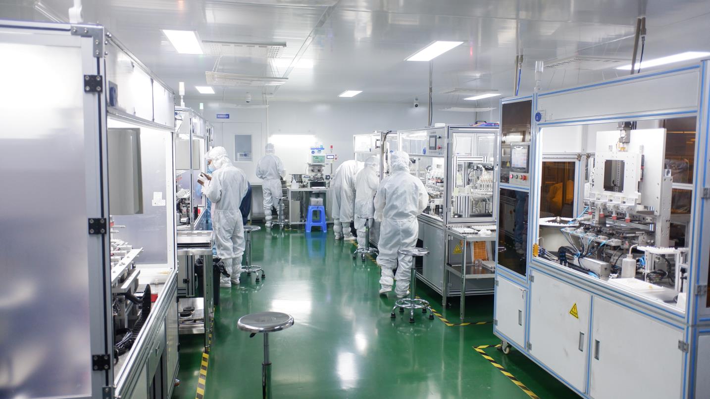 Mio Lenses optical lens products — high-quality lens components ready for quality inspection