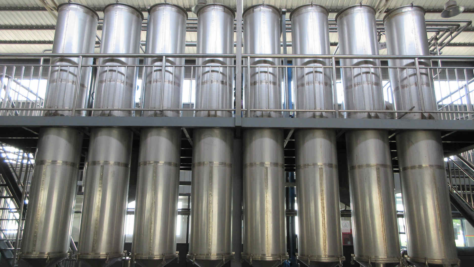 Macroporous resin adsorption equipment for extract purification