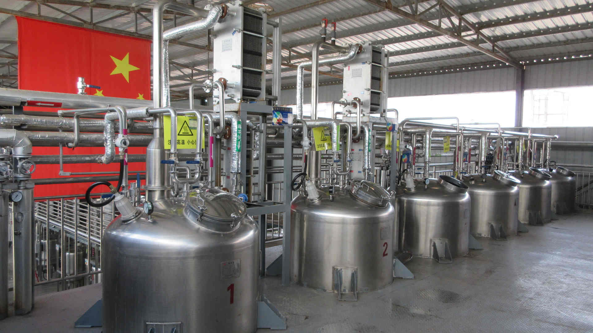 Industrial extraction tank for botanical plant extract processing