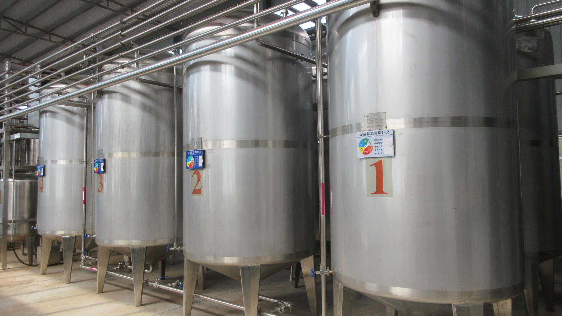 Stainless steel storage tanks for liquid plant extract storage