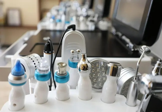 Professional Treatment of Face Problems with High Frequency Ultrasound Water Oxyge Cleaning Face Microdermabrasion Machine