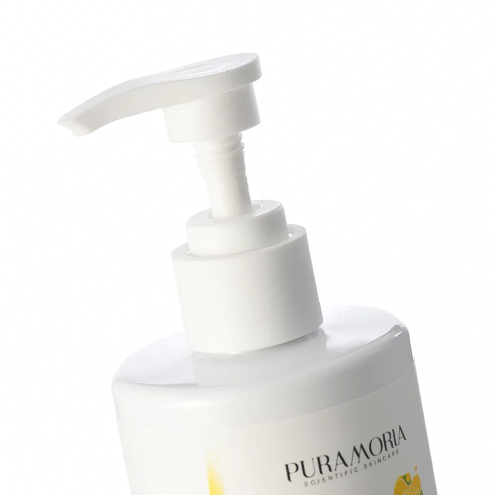 Professional Skincare Vitamin E Moisturizing Body Lotion application