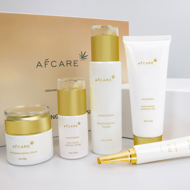 Cosmetic Face Skin Care Set Organic Cruelty-Free Moisturizer Anti-Aging and Natural Lingzhi Luxury Skin Care Set Private Logo