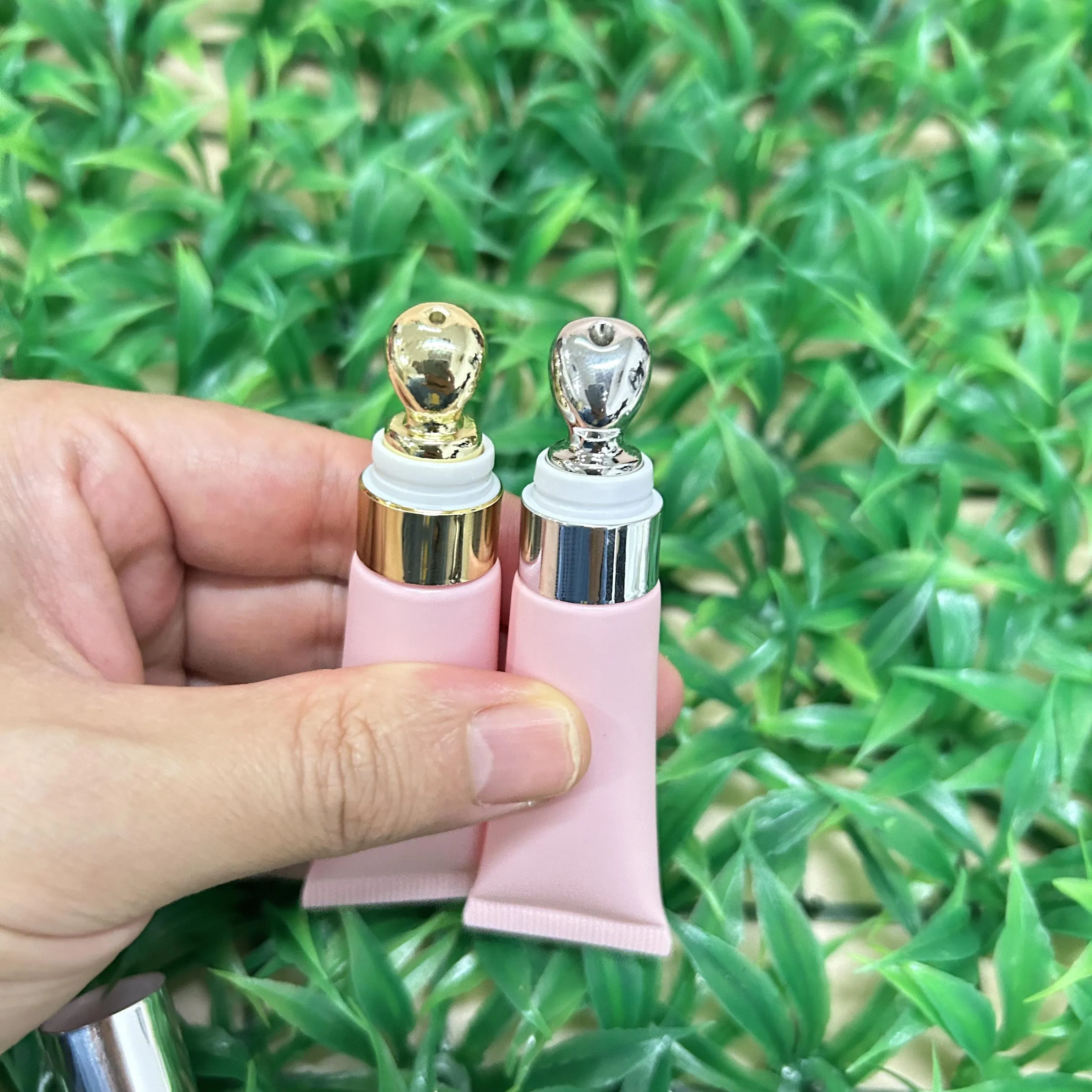 Private Label Metal Lip Applicator Packaging Vegan Custom Peptide Treatment to Flaunt Your Fabulous Lips