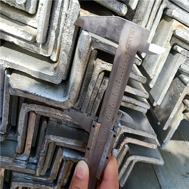 China Hot DIP Tensile Strength Slotted Galvanized Angle Steel S235JR Manufacturer, Manufacturers