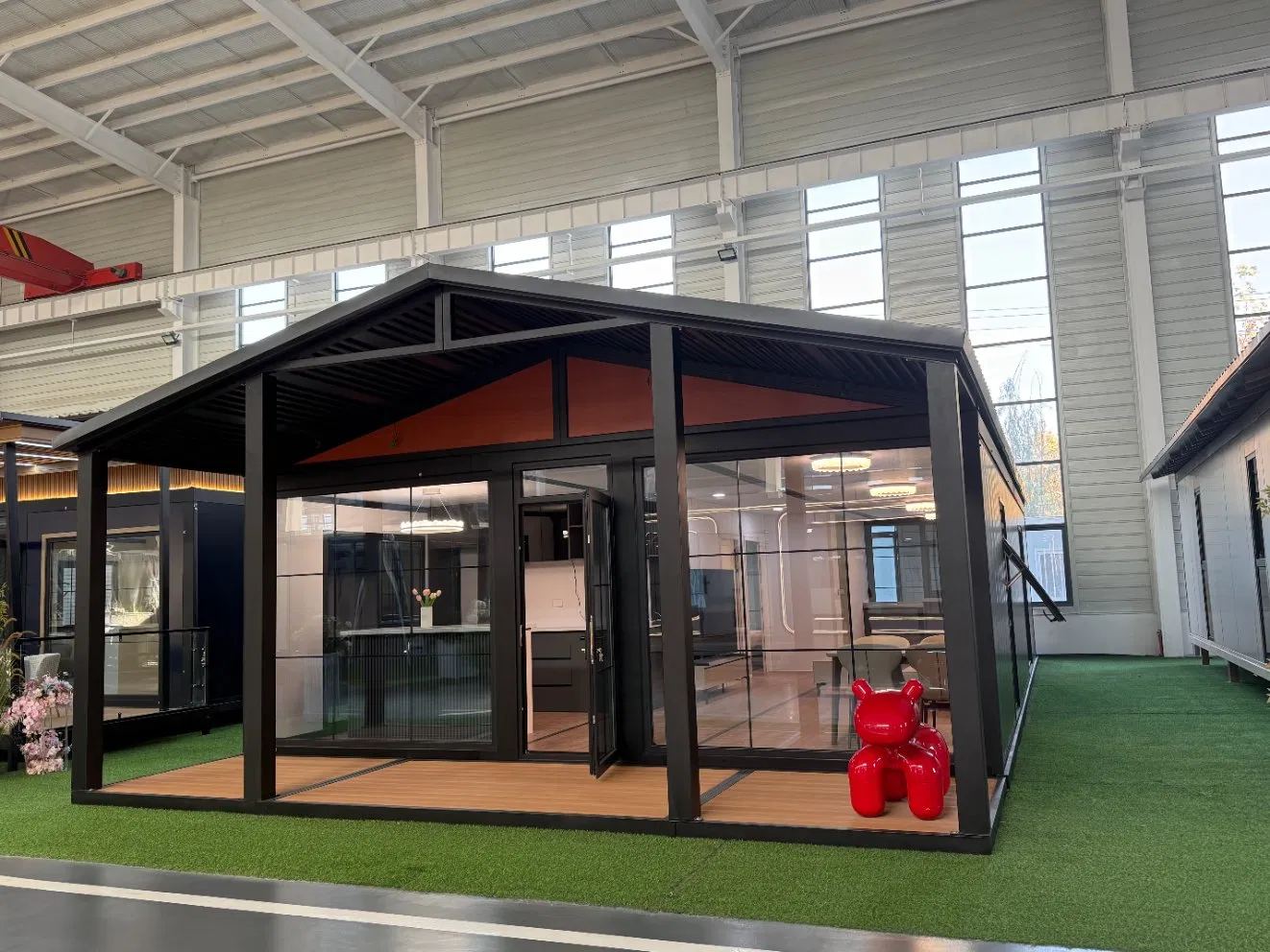 40FT Casa Modular Prefabricada Sostenible con Techo Plano Elevado y Terraza