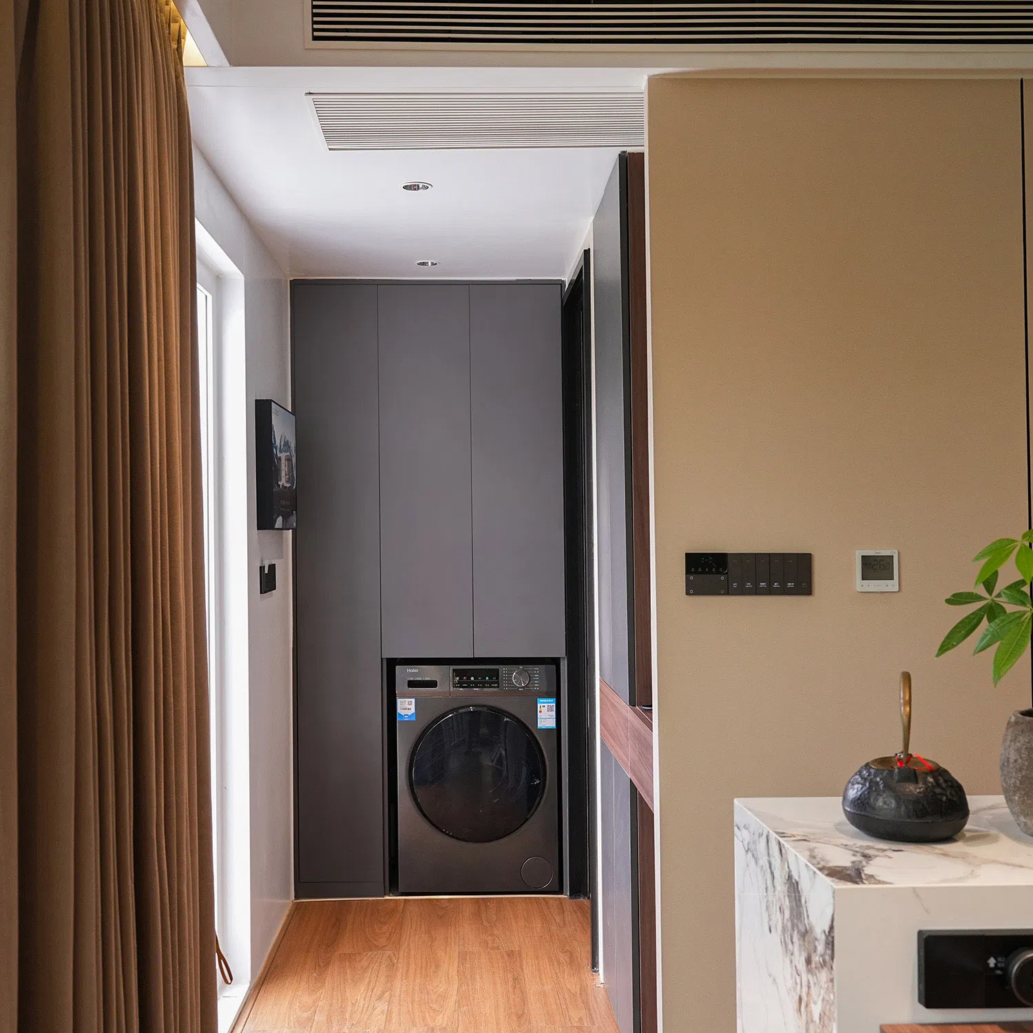 Hogares de cápsulas espaciales inteligentes, unidades modulares prefabricadas, controles y sistemas de aislamiento nano eficientes en energía, vida futura