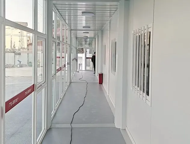 Casa Modular Elegante con Diseño Contemporáneo y Características Ecológicas