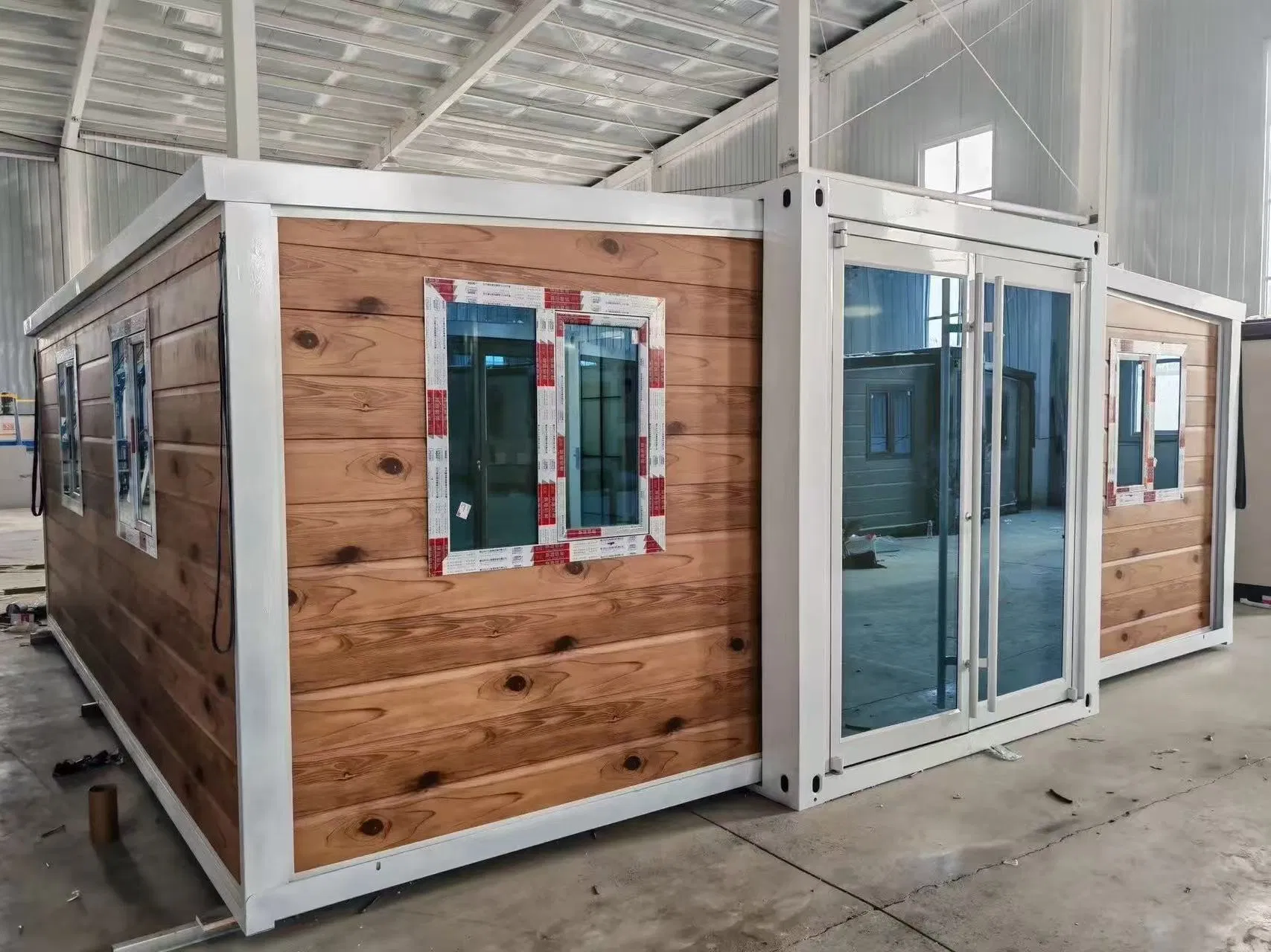 Casas prefabricadas aisladas para climas fríos con ventanas de alta eficiencia energética
