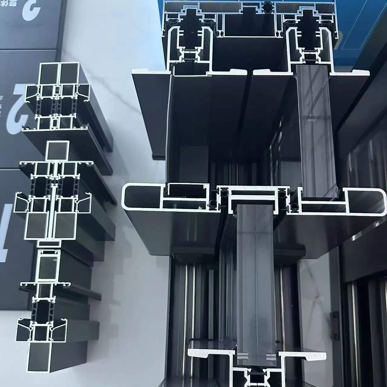 باب انزلاقي خارجي من الألمنيوم بإطار رفيع للغاية تصميم بسيط