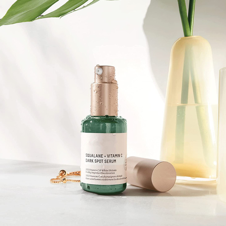 Suero iluminador de vitamina C de marca privada potente para manchas oscuras en la piel