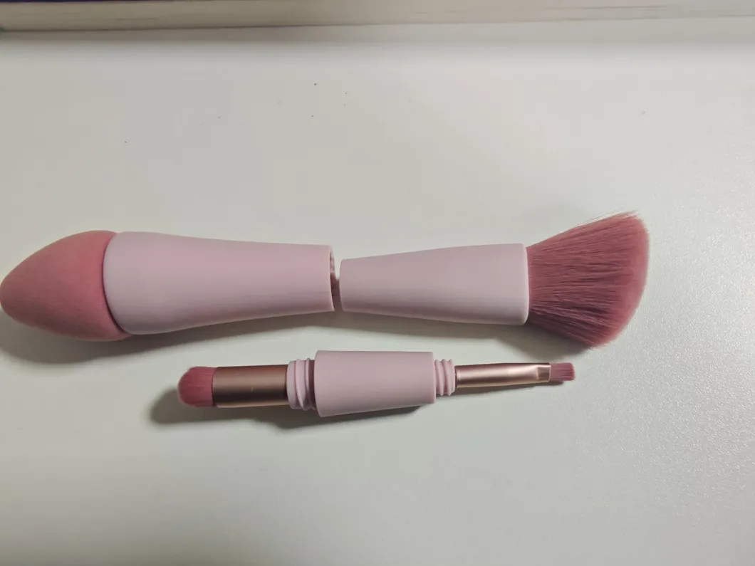 Pincel de Maquiagem Retrátil 4-in-1 - Aplicação Rápida e Perfeita para Base, Blush, Corretivo