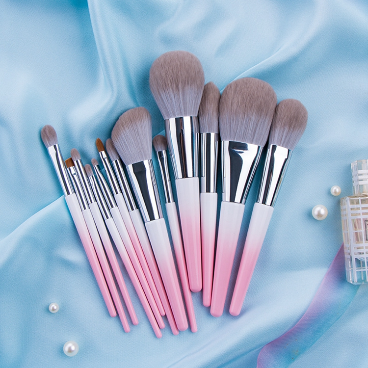Novo Pincel de Maquiagem 13PCS Conjunto de Pincéis de Maquiagem para Pó, Fundação, Blush e Contorno com Cerdas Sintéticas de Alta Qualidade e Cabo de Madeira Gradiente Rosa