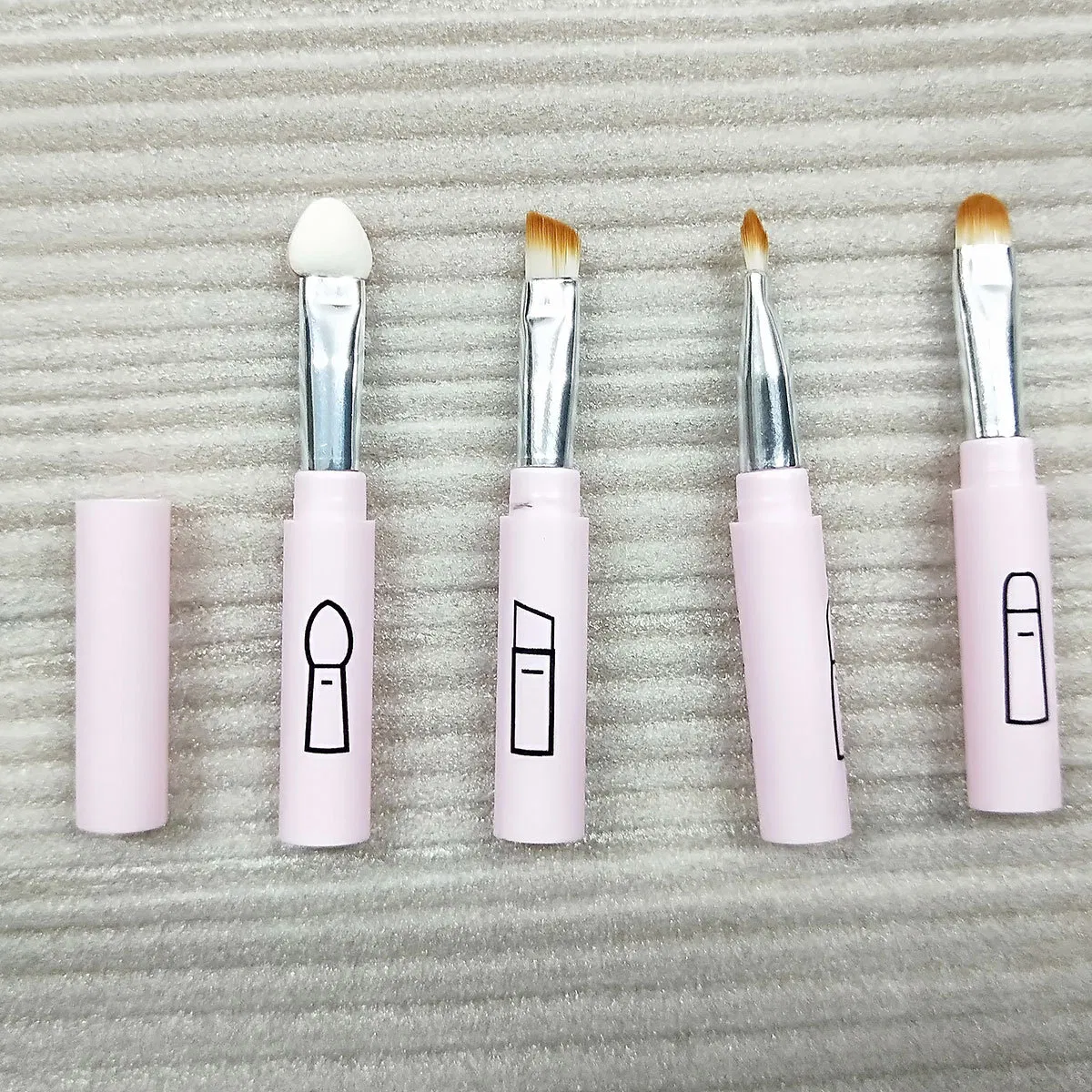 4 In1 Pincel de Maquiagem Multifuncional Pincel de Lábios Destacável Esponja Pincel de Sombra de Olhos