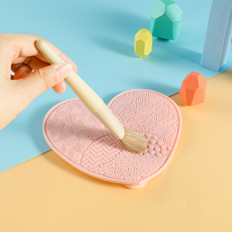 Ferramenta de Limpeza em Forma de Coração, Almofada de Esfregão, Limpador de Silicone para Pincéis de Maquiagem
