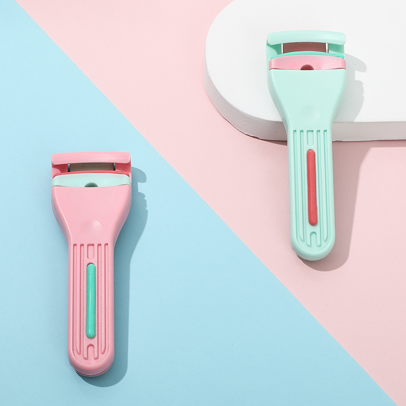 Encontre Ferramenta de Maquiagem para Cílios Semelhante Controle de Mini Curvador de Cílios Elétrico Aquecido Rosa