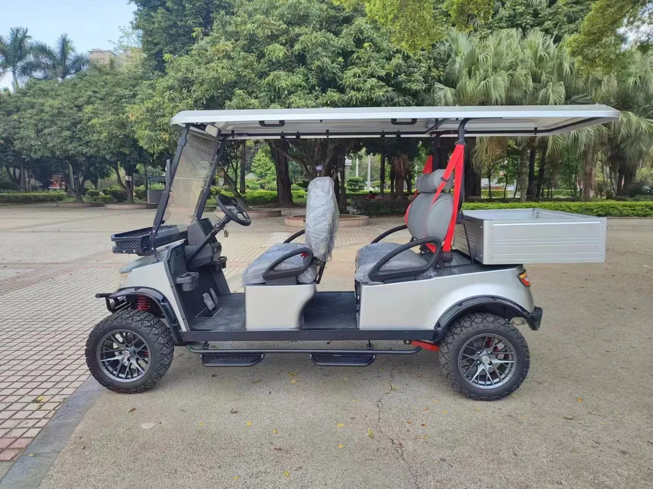 4 Wheel 4 Seater Electric Trucks Mini Solar Golf Cart Made in China