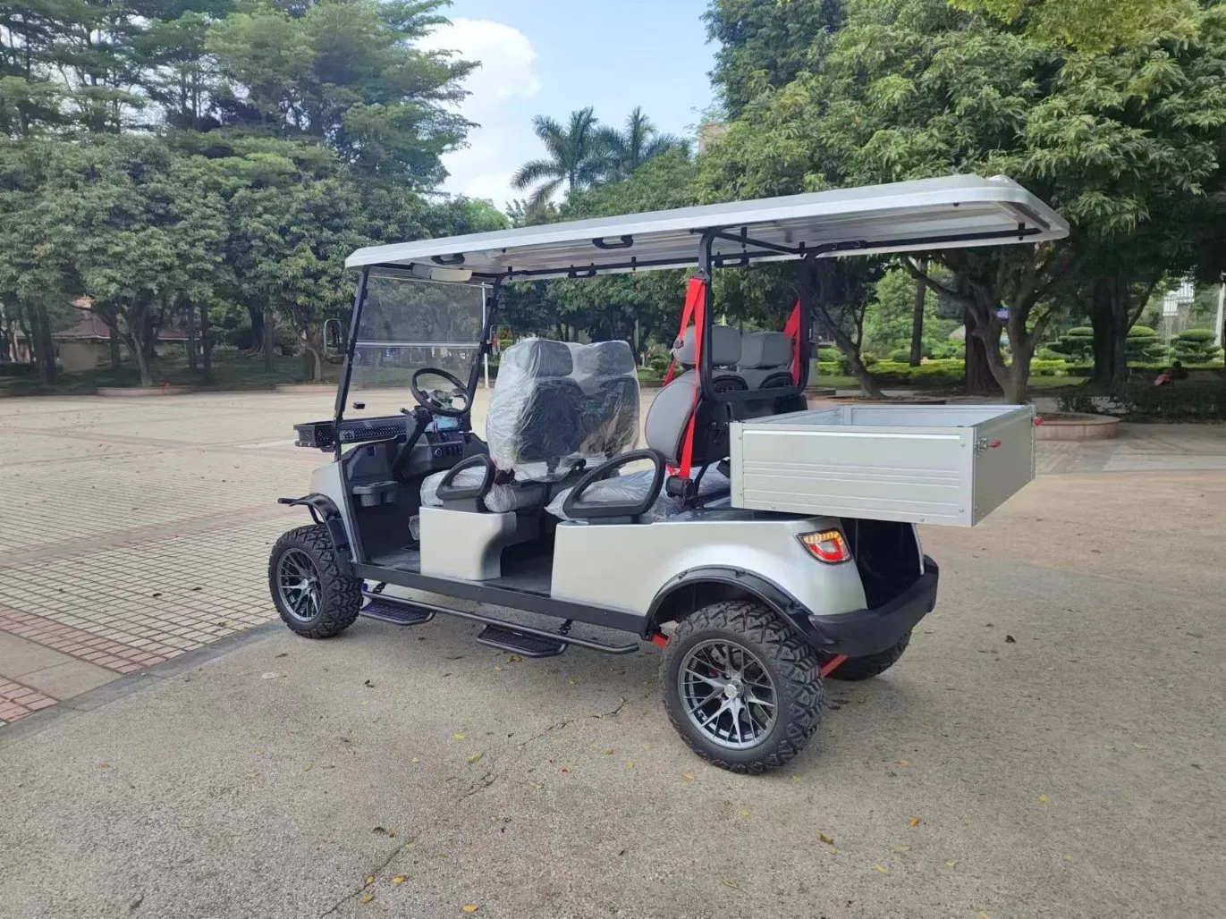 4 Wheel 4 Seater Electric Trucks Mini Solar Golf Cart Made in China
