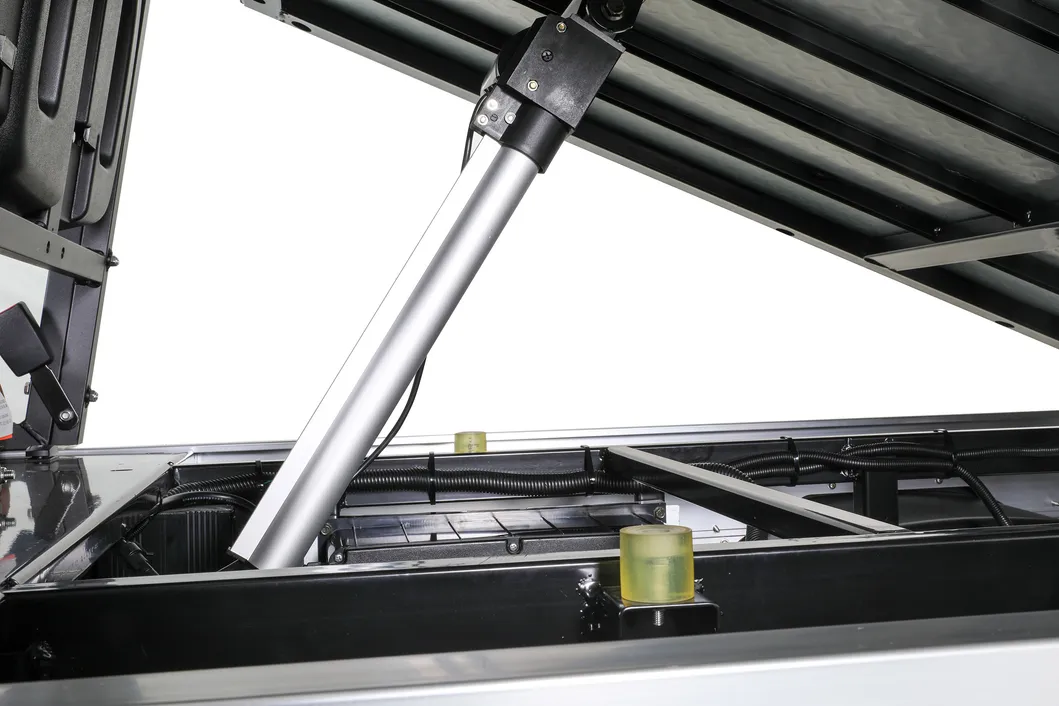 Adjustable cargo box