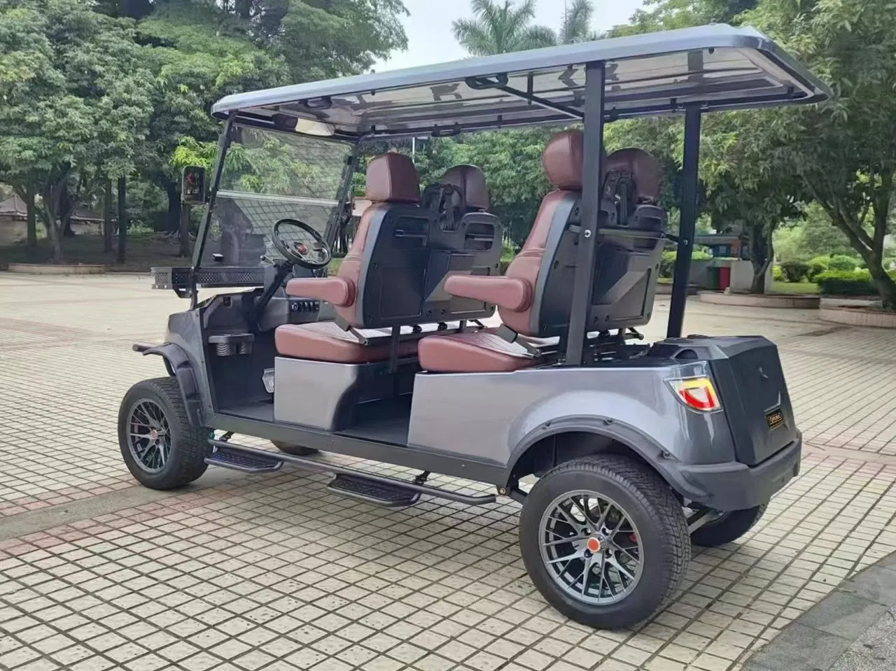 Four Wheel Disc Brake 4 Seater Electric Golf Cart with Solar Made in China