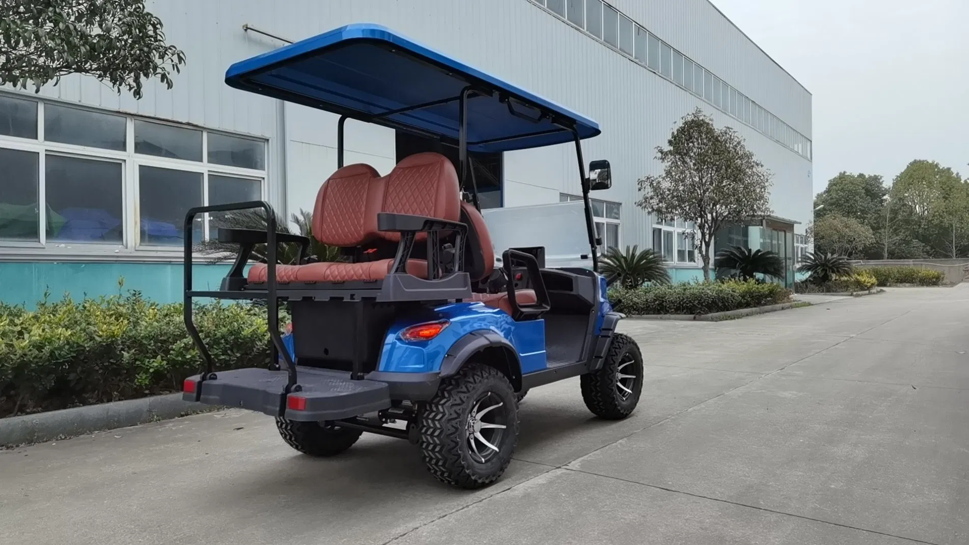 High Quality 4 Seater Cheap Club Electric Golf Cart with on-Board Charger