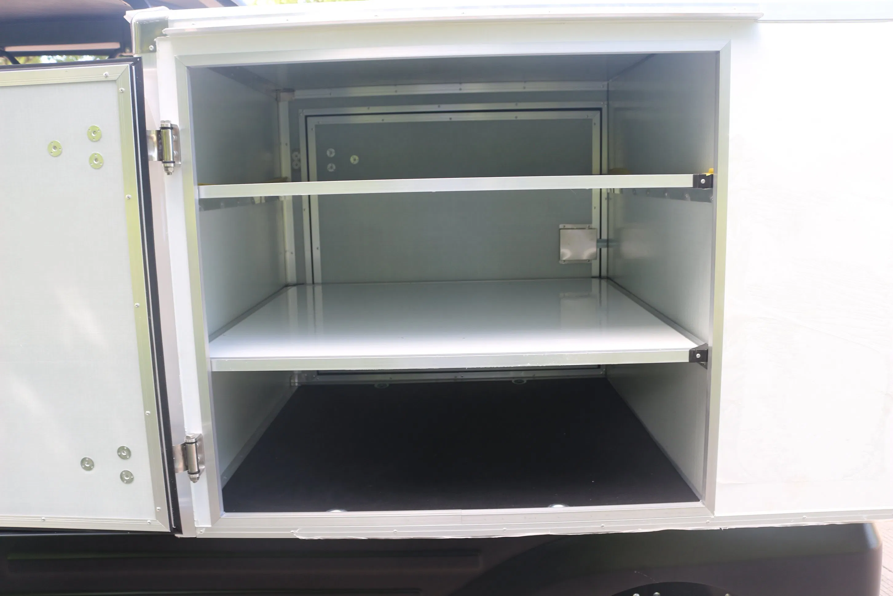 Utility Vehicle Cargo Box Carryall 600kgs for Transpotation/Food and Beverages