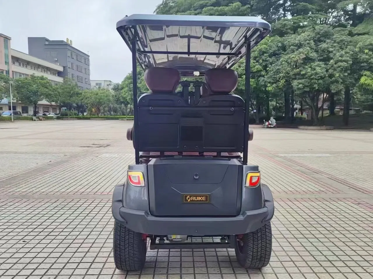 Four Wheel Disc Brake 4 Seater Electric Golf Cart with Solar Made in China