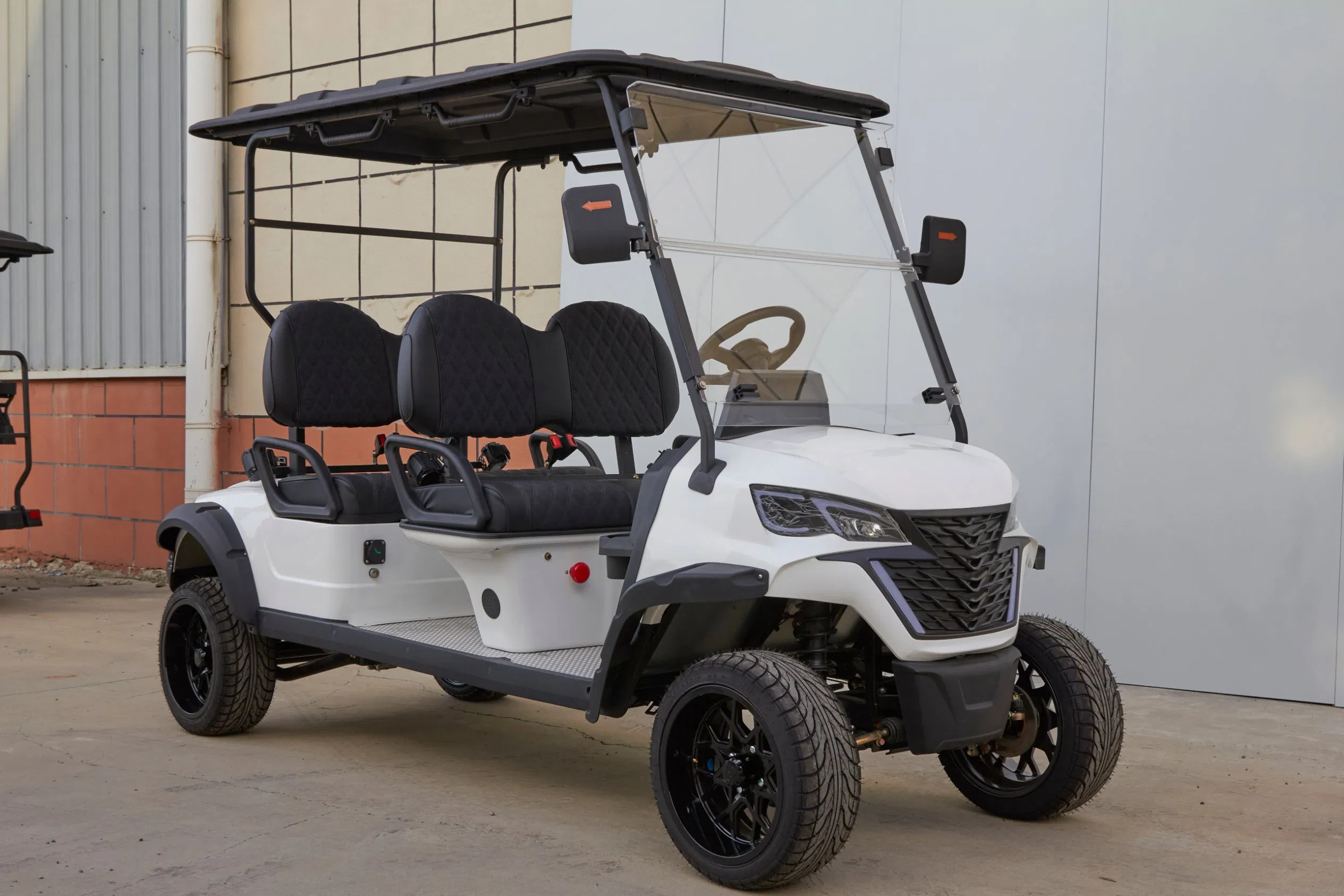 Eco-Friendly 4-Seaters Golf Cart with Solar Roof for Green Village