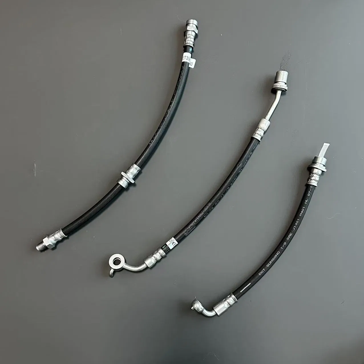 SAE J1401 Standard Hydraulic Oil Pipe 1/8 Inch High-Pressure Resistant Rubber Braided, Suitable for Industrial Automotive Truck Motorcycle Braking Systems