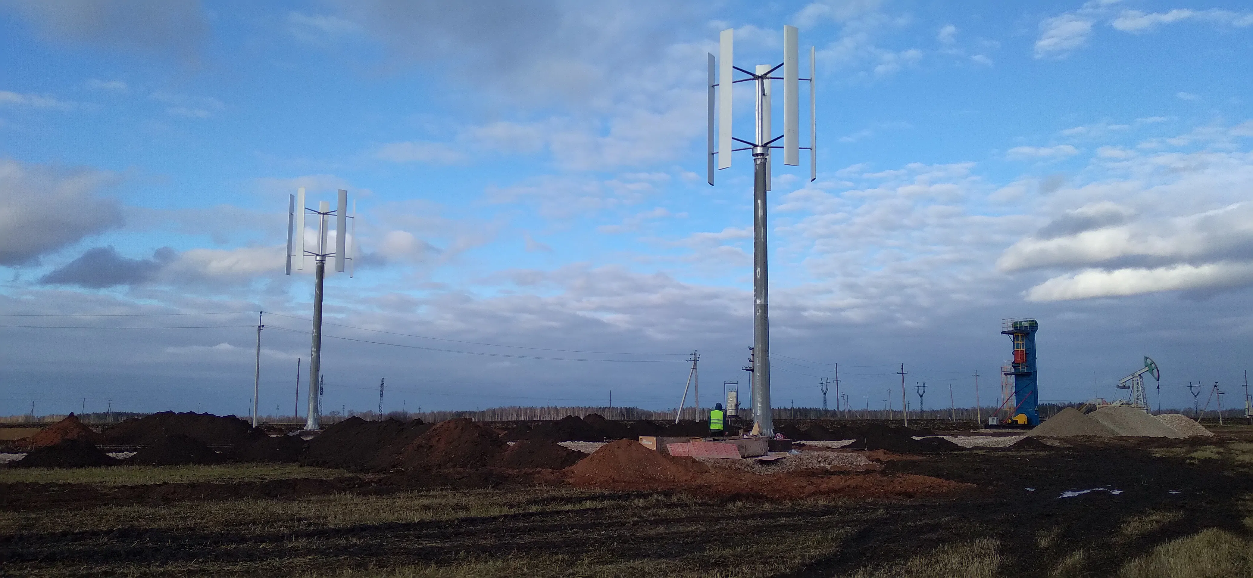 Wind Solar Hybrid Power System with Grid-Tie Capability