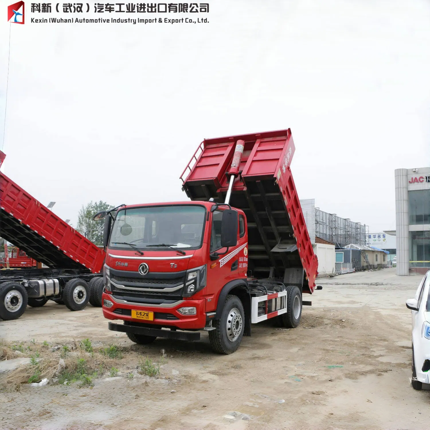 High-Performance 180 HP Dongfeng Huashen T3 4X2 Dump Truck – Reliable Solution for Heavy-Duty Transport
