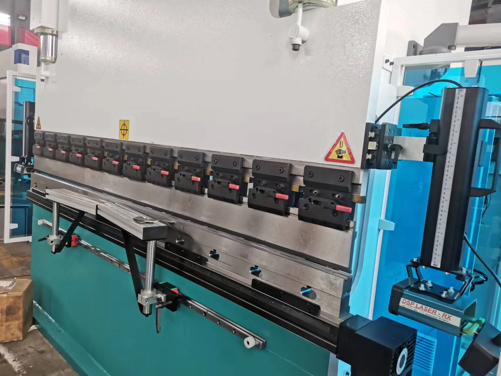 VYMT WE67K CNC Press Brake, DELEM DA58T, 8+1 Axis Solutions