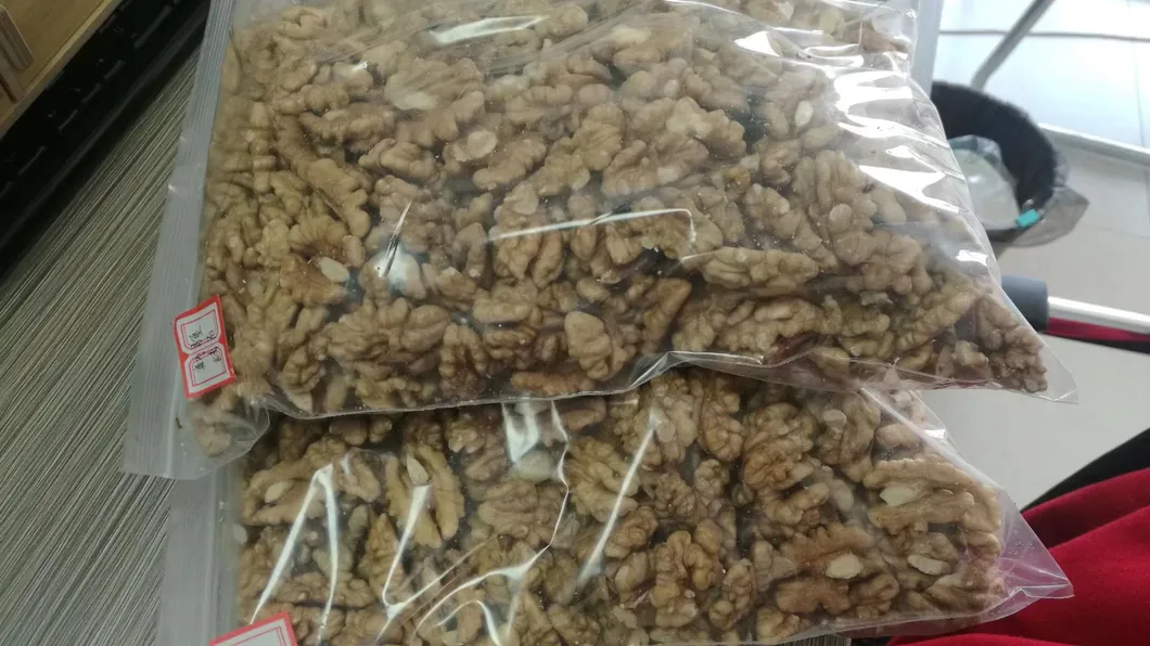 أنصاف بذور الجوز