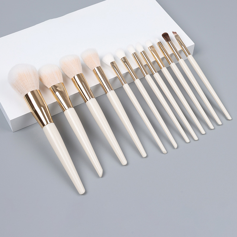 Conjunto de Pincéis de Maquiagem Beautichen 12PCS Branco com Ferrule Dourado - Conjunto Completo de Pincéis para Pó Solto e Blush para Iniciantes, Venda Direta de Fábrica