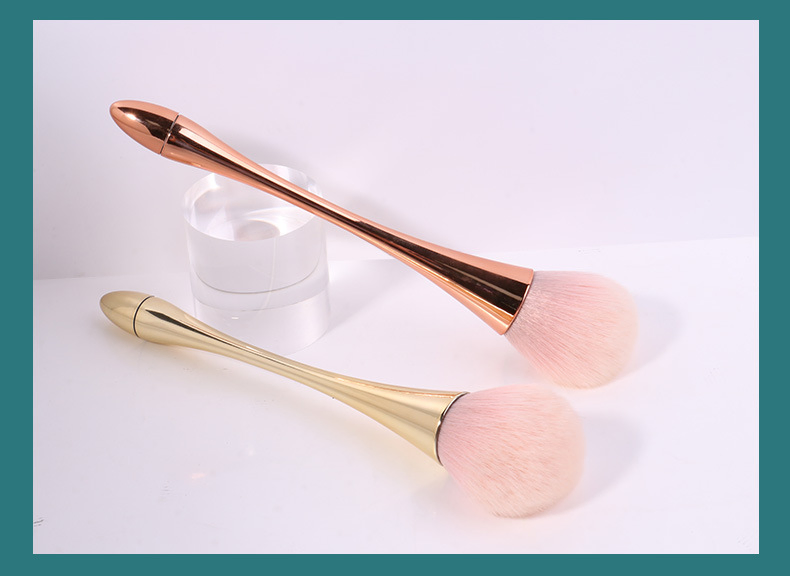 Novo Pincel de Maquiagem Dourado: Pequena Ferramenta de Blush em Pó Solto
