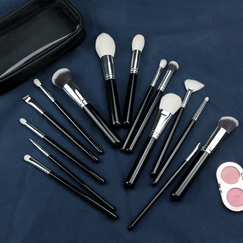 Complete seu kit de maquiagem com pincéis premium: conjunto essencial de pincéis para iluminador